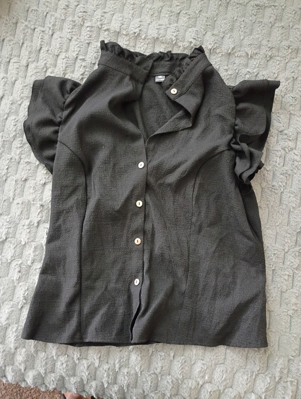 Ruffled Sleeve Button-Front Women's Top — Black